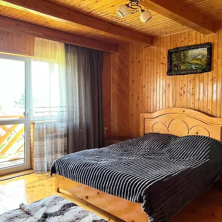 Sosnova gilka * Mykulyčyn